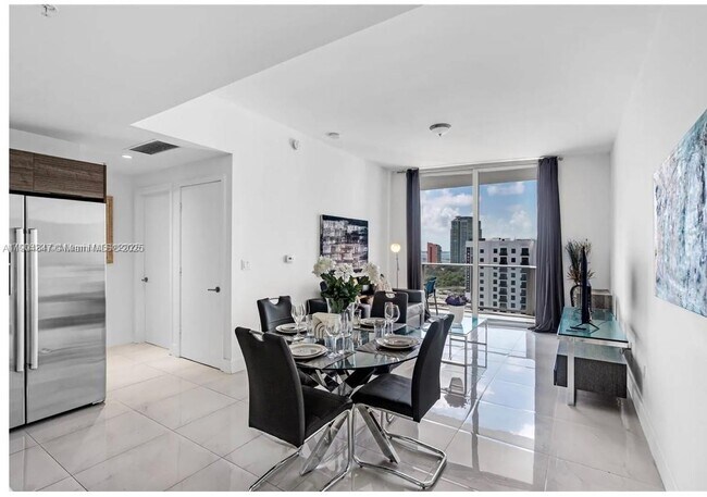 Building Photo - 1010 SW 2nd Ave