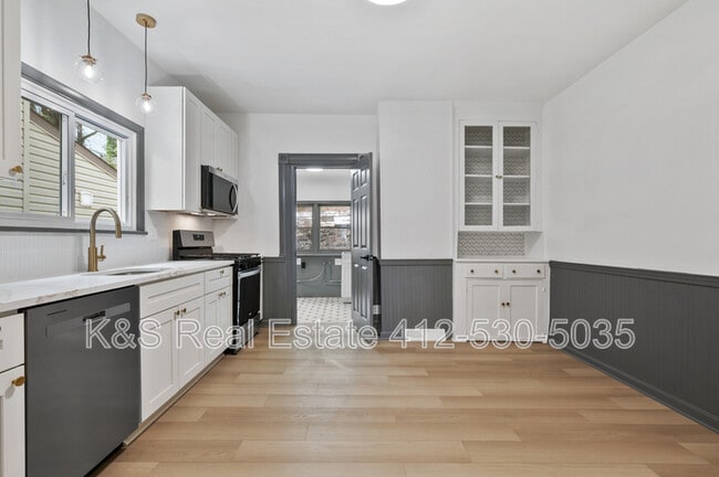 Building Photo - 2104 Straubs Ln