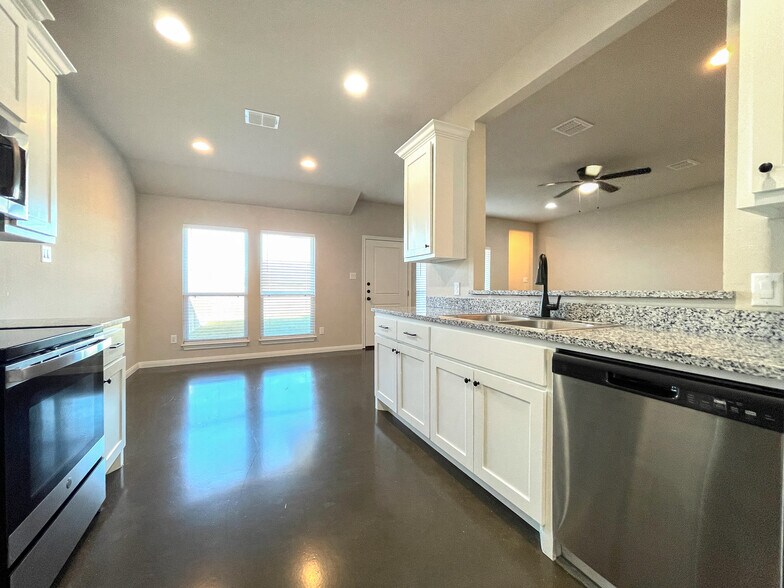 Building Photo - 100 W Windmill Way