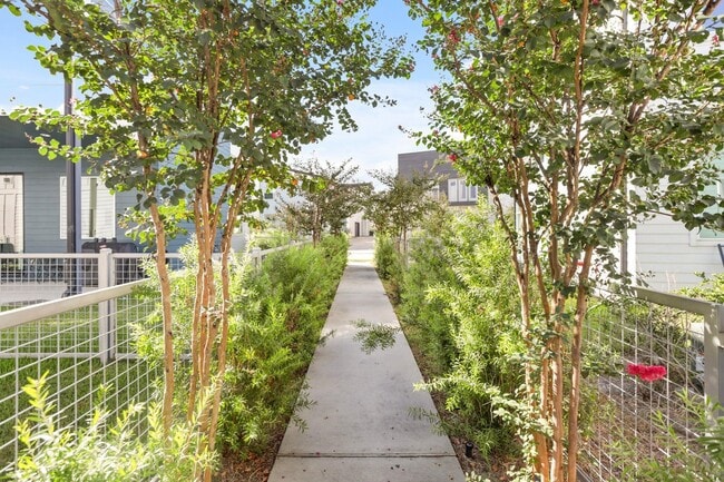 Building Photo - 9818 Mocking Bird Hill Ln