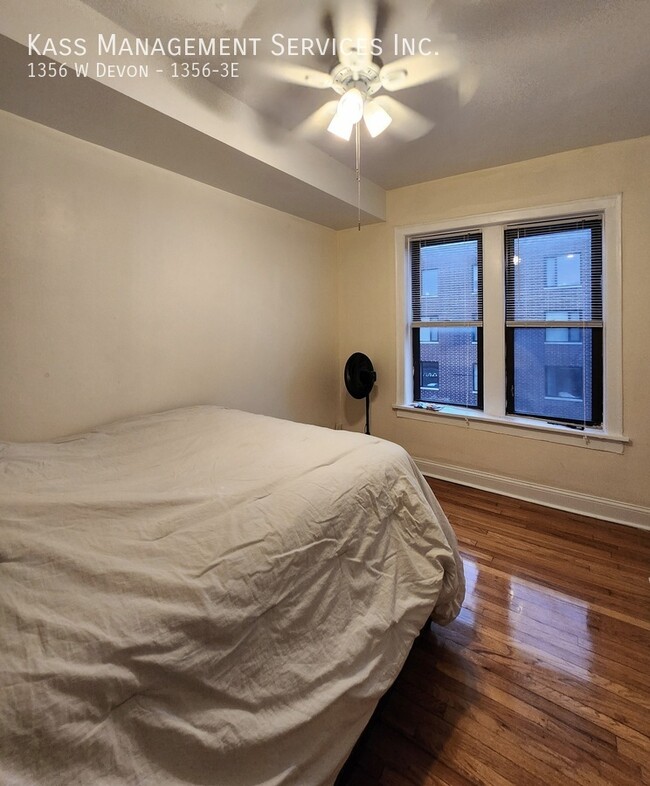 Building Photo - 1356 W Devon-1356-3E