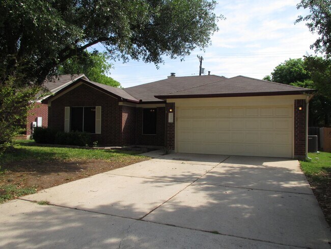 Building Photo - Cozy Home with Large Backyard in Quiet Rou...