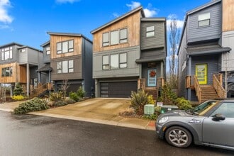 Building Photo - Available 4BR/4BATH Modern Home near Ash C...