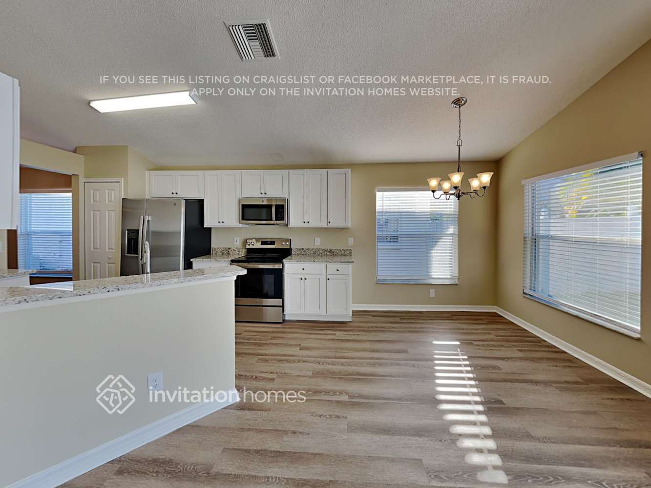 Building Photo - 14149 Castle Rock Dr