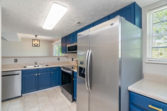 Building Photo - 8295 Oak Terrace Ln