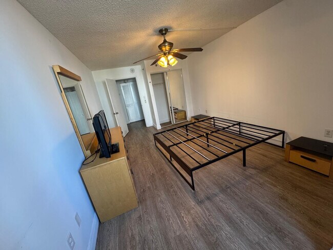 Building Photo - 850 N Miami Ave