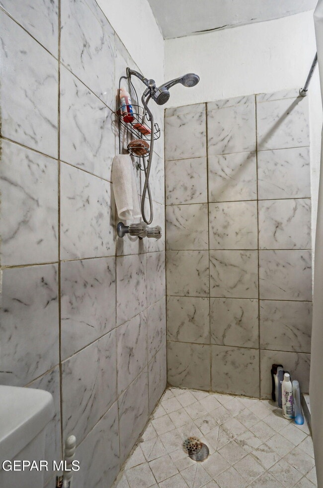 Building Photo - 408 Lesa Ln