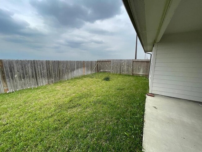 Building Photo - 7015 Sunbreeze Ln