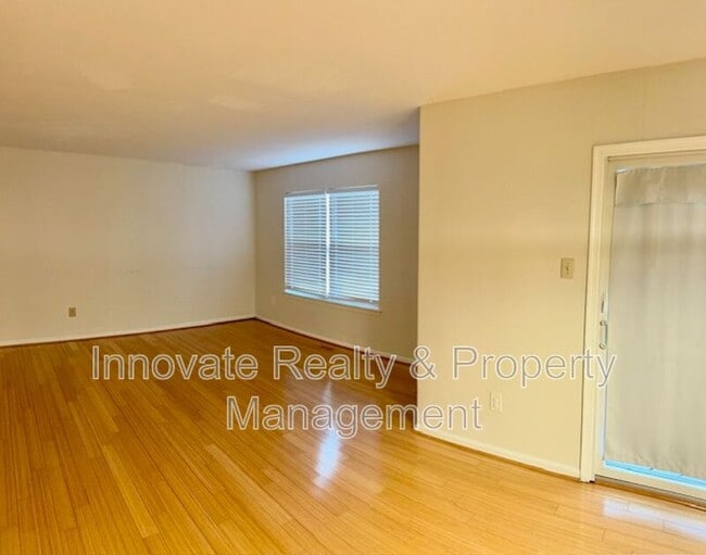 Building Photo - 584 Mount Vernon Cir