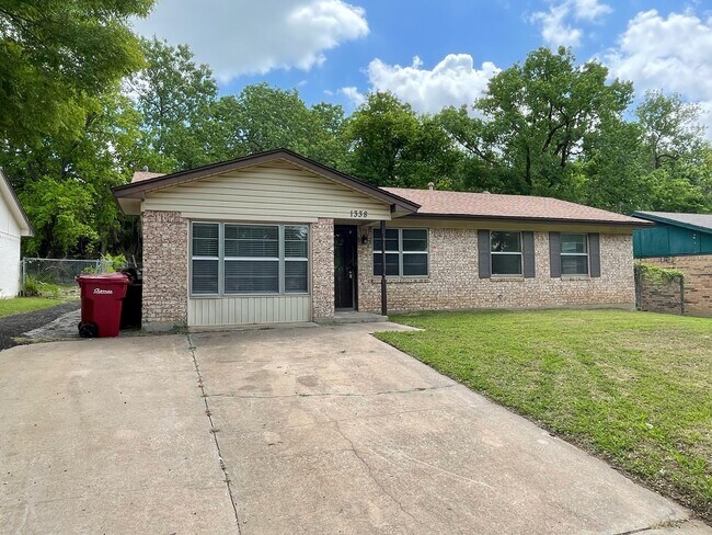 Building Photo - 1338 McCall St