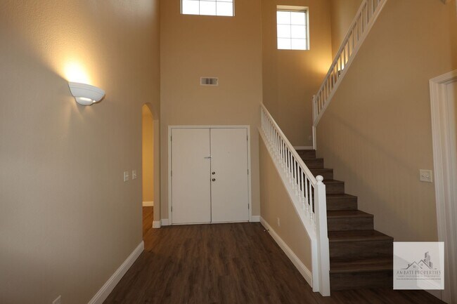 Building Photo - 1845 N Pistachio Ave