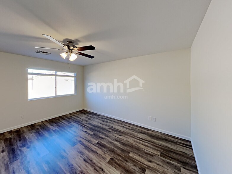 Building Photo - 15374 W Gelding Dr