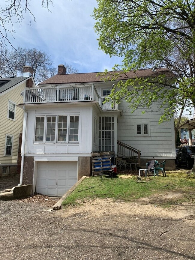 Building Photo - 143 Lathrop St