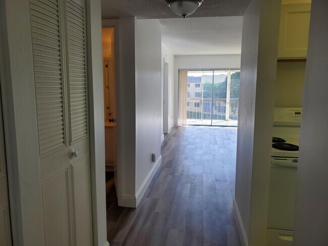 Building Photo - 6050 NW 64th Ave