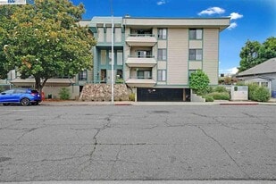 Building Photo - 2077 Washington Avenue