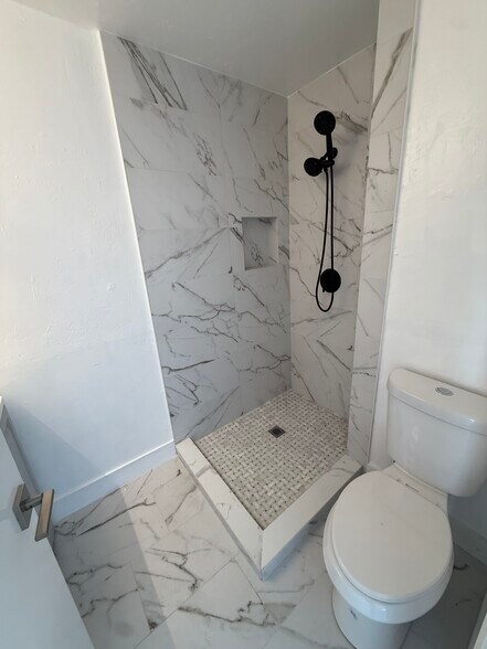 Building Photo - 1290 Highlands Dr