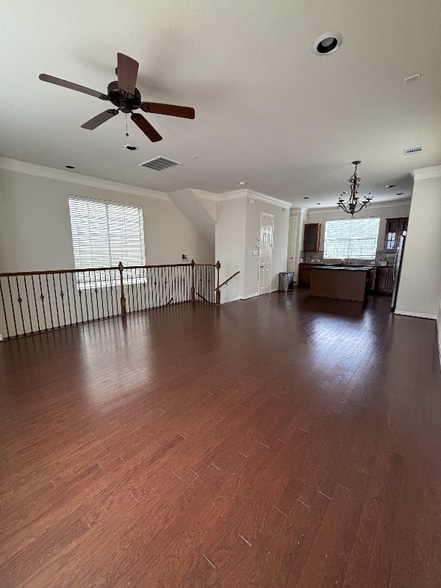 Building Photo - 3008 Clearview Cir