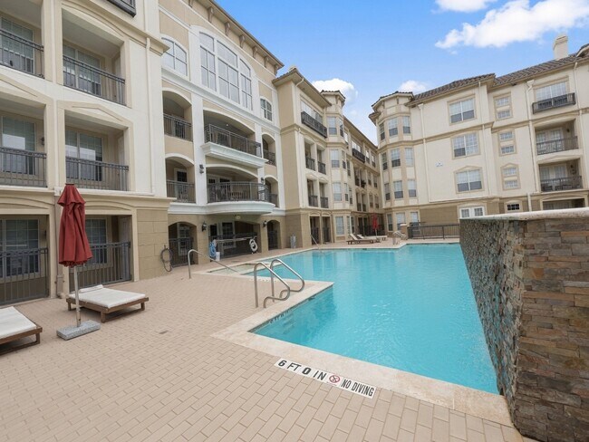 Building Photo - 7575 Kirby Dr