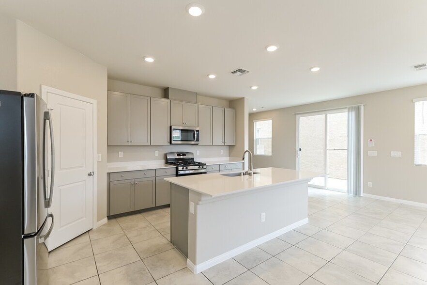 Building Photo - 2938 Saltillo Ln