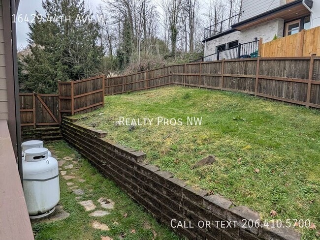 Building Photo - 16429 44th Ave W