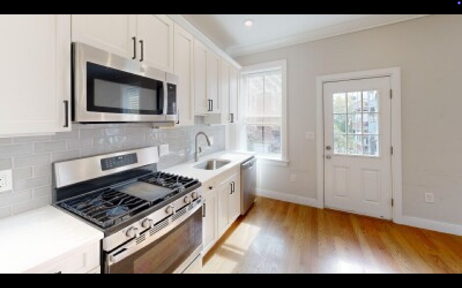 Primary Photo - 101 Porter St
