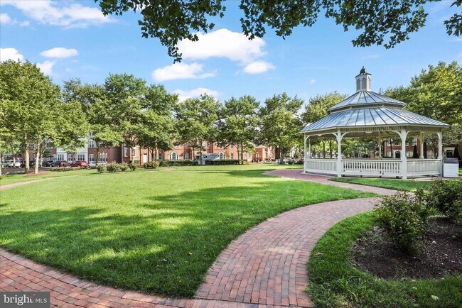 Building Photo - 5053 Kilburn St