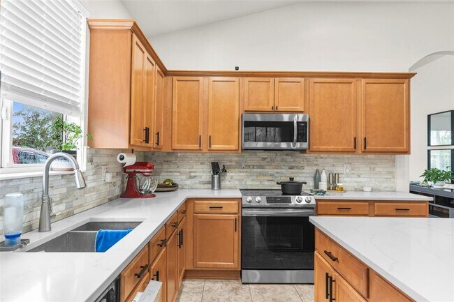 Building Photo - 14373 Wake Robin Dr