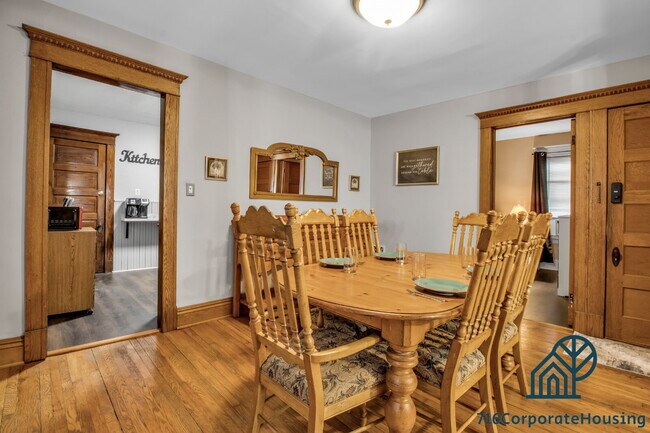 Building Photo - Furnished 3-Bedroom Upper Apartment on Bird Ave