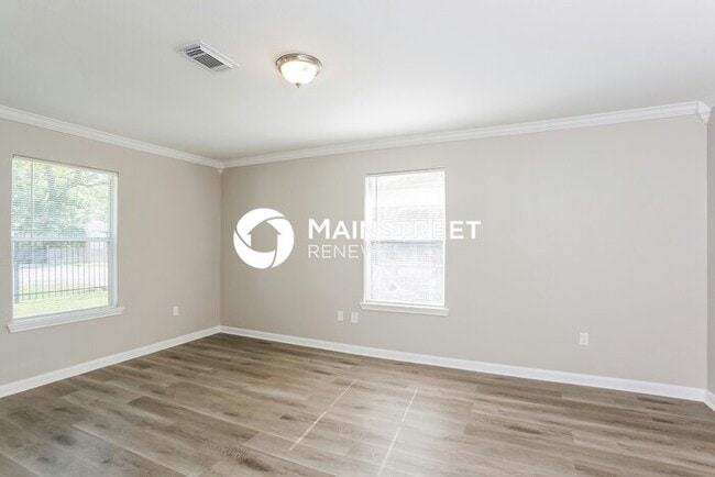 Building Photo - 4 Bedroom Pet-Friendly Home in Houston, TX with Main Street Renewal