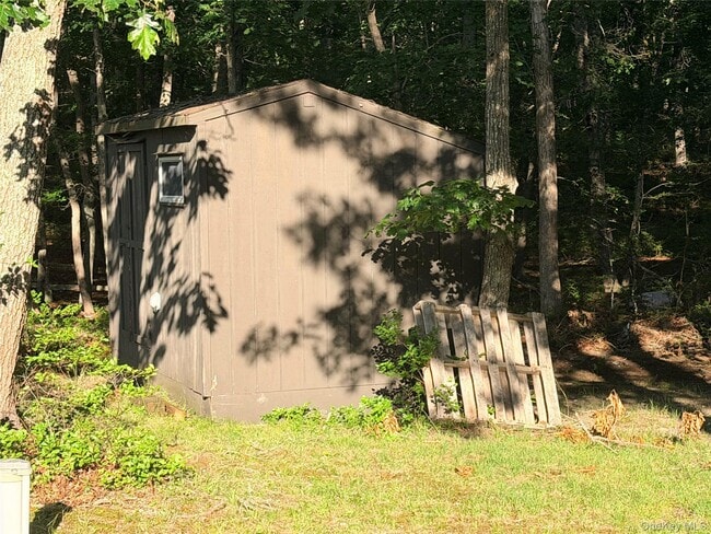 Building Photo - 484 N Magee St