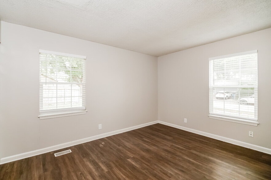 Building Photo - 8858 Frontenac Rd