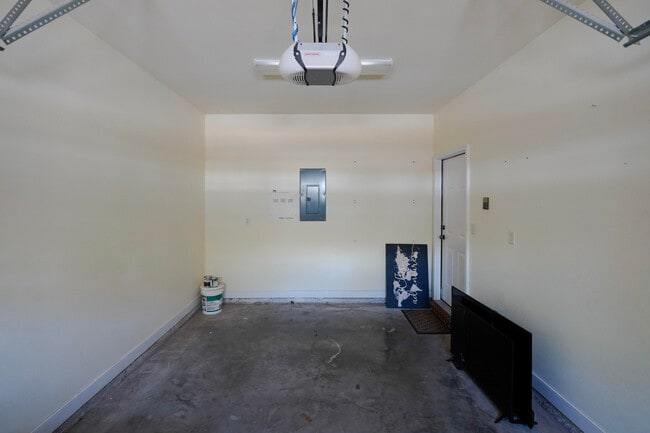 Building Photo - 437 Twin Lakes Ln