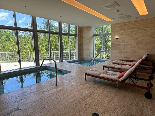 Building Photo - 16385 Biscayne Blvd