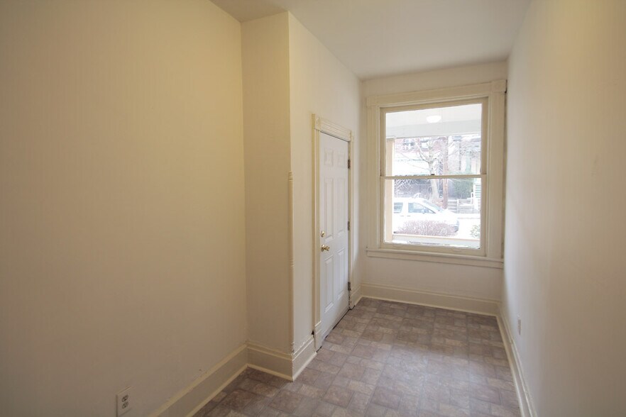 Building Photo - 523 Jeanette St