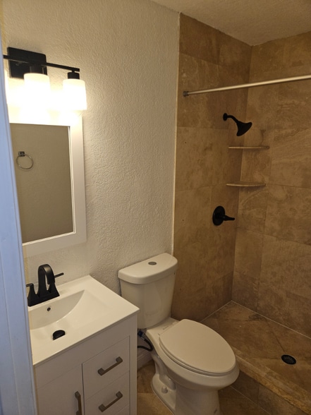 Building Photo - 422 Lakeside Dr