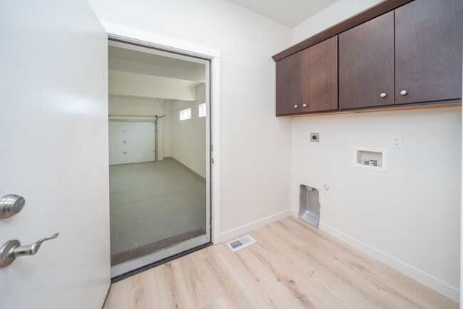 Building Photo - Beautiful Modern Home In Liberty Lake