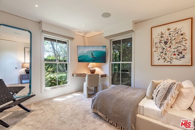 Building Photo - 400 Toyopa Dr