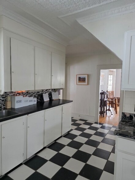 Building Photo - 138 High St