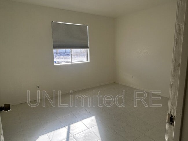 Building Photo - 3635 Clearwater Dr