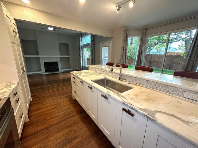 Building Photo - 5563 S Vivian Ct