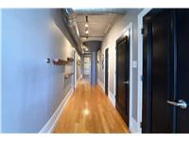 Building Photo - 4901 Washington Boulevard 4B