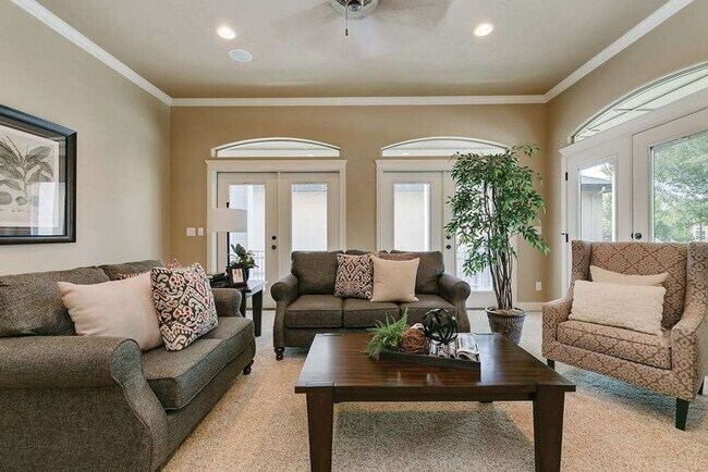 Building Photo - Luxury 4 Bed, 3.5 Bath Home | 4-Car Garage | Resort-Style Amenities
