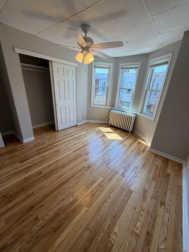 Building Photo - Move-In Ready 3BR/1BA South Philly Rowhome with In-Unit Laundry — 3BR Housing Choice Vouchers Wel...