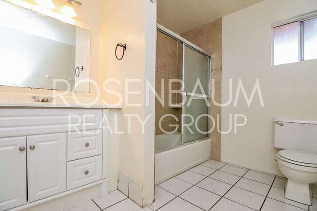 Building Photo - 1326 N Miller Rd