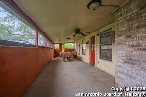 Building Photo - 1002 River Oak Dr
