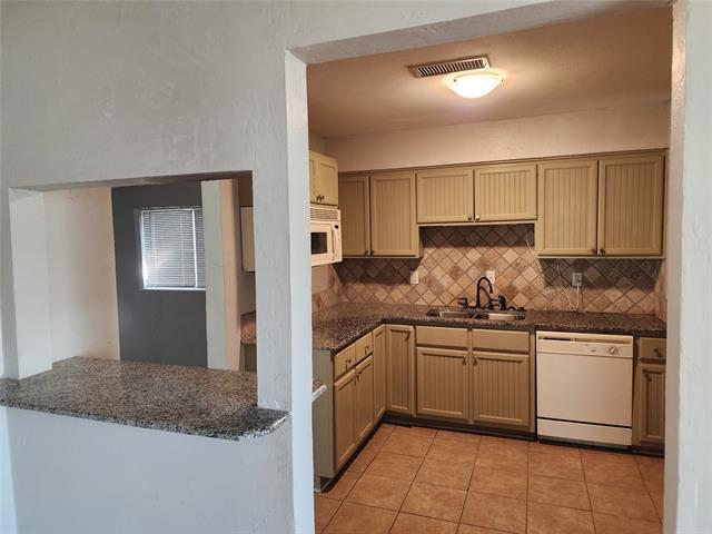 Building Photo - 808 Howell Dr