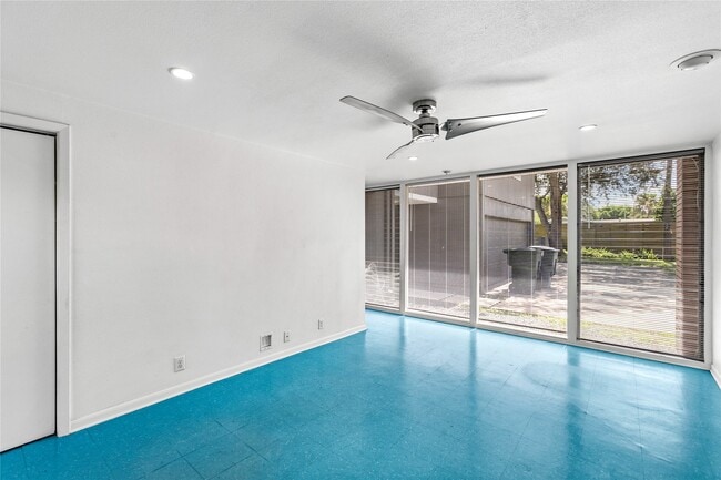 Building Photo - 1310 Harbor View Dr