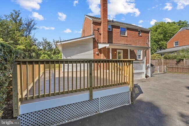 Building Photo - 9 N Greenbrier St