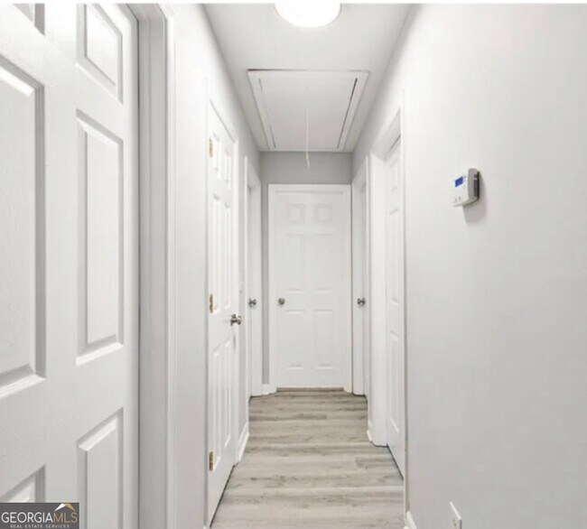 Building Photo - 564 Edgefield Way