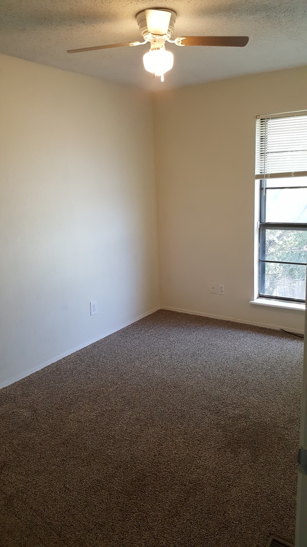 Building Photo - Nice Town-home in Canyon 3 Bedrooms, 2 Bathrooms, 1 Car Garage, Ready for Move-In!